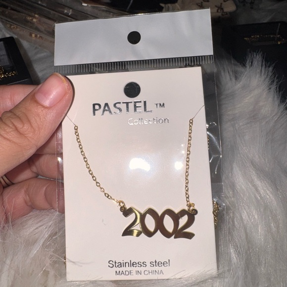 Gold Necklace with '2002' Pendant - Picture 2 of 2